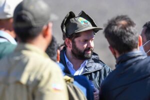 Declaran ilegal detención de hombre que lanzó piedra contra el presidente Boric