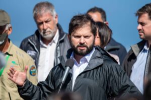 Hombre que lanzó piedra pidió disculpas al presidente Boric: 