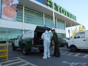 Saqueo a supermercado en Talagante culmina con 48 detenidos