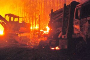 Nuevo ataque incendiario consumió casa, camión y una bodega en Tirúa
