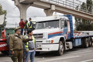 Camioneros mantienen bloqueos en O'Higgins y Antofagasta, pese a querella del gobierno