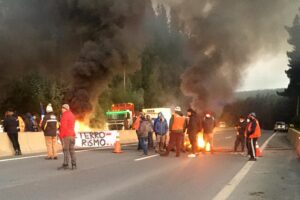 Trabajadores cortaron ruta en protesta por ataque en Los Álamos
