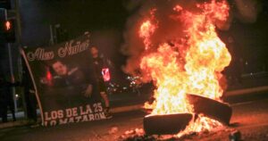 Ex candidata a constituyente es detenida por barricadas en Plaza Italia