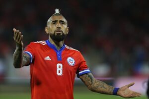 Arturo Vidal se querelló contra primo por administración desleal