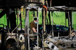 19 buses de Transantiago fueron destruidos por incendio en depósito en Maipú