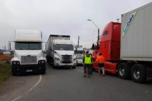 Camioneros paralizaron por completo el tránsito en la Ruta 5 Sur en Biobío