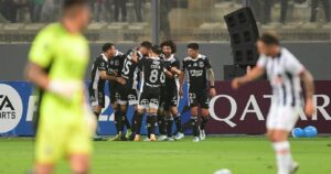 Colo Colo se farrea una clara victoria en Lima y pone en entredicho su eventual clasificación a octavos de final