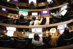 Pleno al día: gobiernos locales podrán emitir deuda y territorios indígenas decidirán qué impuestos cobrar