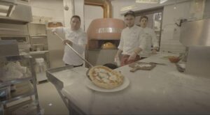 Pancho Saavedra sorprendió como maestro pizzero en Socios por el Mundo