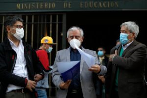 Colegio de Profesores pide suspender la Evaluación Docente y Gobierno compromete ley