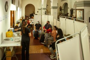 Evita el bloqueo del Pase de Movilidad: ¿Qué vacunatorios estarán abiertos este fin de semana?