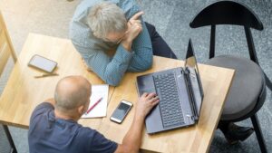 Aprendizaje virtual: así funciona la biblioteca online con más de 100.000 cursos para trabajadores