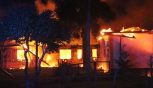 Resistencia Mapuche Lafkenche se adjudicó ataque contra hotel y retén en Tirúa