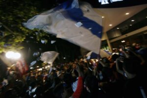Hinchas de la UC protagonizaron pelea con seguidores de Flamengo en Copacabana