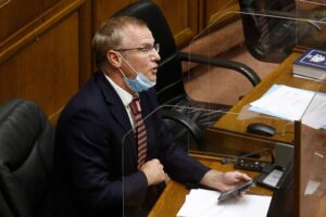 Felipe Kast se disculpa tras difundir video falso de apoyo de Maduro a borrador de la Convención