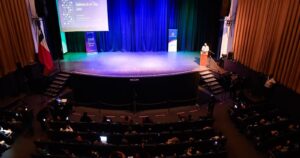 Ex jefa de campaña de Kast y otrora seremi de Piñera son detenidos por pegar carteles contra la Convención