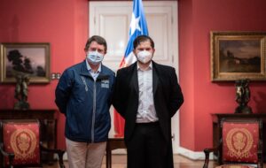 Orrego pide a Boric extender estrategia contra comercio ambulante en Meiggs a toda la RM