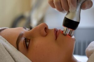 ¿Por qué aparecen las espinillas? Científicos descubren la verdadera razón