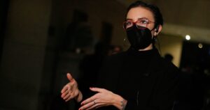 Ministra Vallejo defiende instauración de Estado de Excepción: 