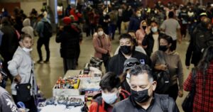 Dos están graves: guardias del Metro resultan heridos tras pelea con ambulantes en estación Ñuñoa