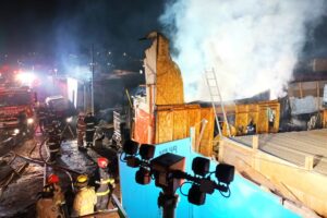 Aumentaron a nueve los fallecidos por incendio en campamento de Alto Hospicio