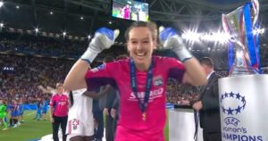 Tiane Endler sigue haciendo historia y levanta la Champions League junto al Olympique Lyon