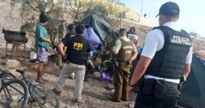 PDI detiene a extranjeros por hacer asado de lobo marino en Arica