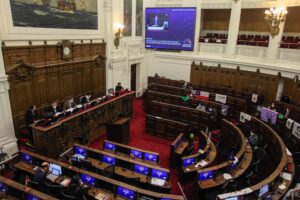 Editorialista del Wall Street Journal: Chile se dirige a un “suicidio constitucional”