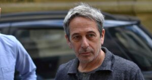 Tras indignado reclamo contra TVN, Alfredo Castro se retracta y reconoce que recibió pagos