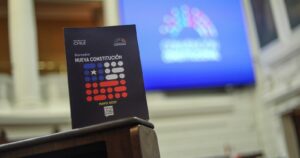 Contraloría: autoridades solo pueden hacer campaña informativa sobre plebiscito por nueva Constitución