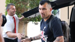 Seremi de Salud explica por qué Gary Medel no pudo ingresar al concierto de Karol G