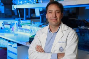 La historia del chileno detrás de la vacuna contra el virus sincicial