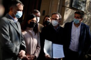 Oposición llegó a Contraloría por eventual 