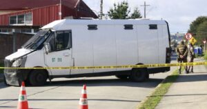 Grupo anarquista se adjudica explosión de bomba de ruido en las afueras de comisaría de Puerto Montt