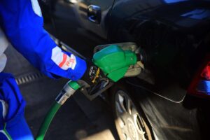 Gobierno duplica a US$3.000 millones los recursos para contener alzas en los combustibles