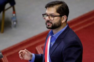 Clases en containers y el olvido de las autoridades: el real estado de los colegios de Monte Patria y Juan Fernández