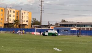 Insólito: jugadora se accidenta en superclásico femenino y debe ser trasladada en furgón de Carabineros