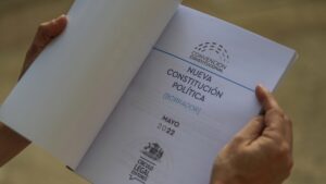 Encuesta Criteria: Rechazo continúa liderando a tres meses del Plebiscito de salida