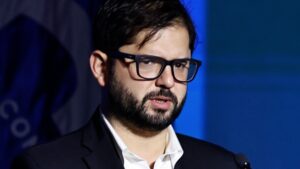 Cadem: Apruebo repunta en línea con alza en evaluación positiva del gobierno de Boric