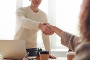 Centros de Negocios Sercotec operados por Inacap asistieron a más de 4 mil empresas en 2021