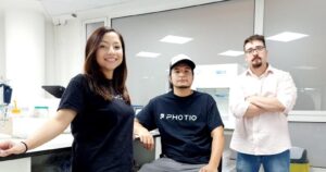 Photio: egresados U. de Chile desarrollan componente que transforma las pinturas en purificadores de aire