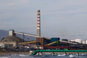 SMA dicta medidas provisionales contra Codelco Ventanas y AES Andes por contaminación en Quintero