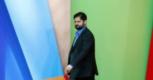 Encuesta EL DÍNAMO-Black&White: desaprobación de Boric llega a 60% y violencia es el principal temor de los chilenos