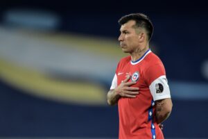 ¿Una señal?: la foto de Gary Medel con la pelota del Mundial que encendió las redes sociales