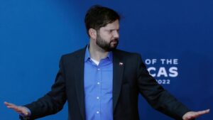 Pulso Ciudadano: Boric sube 5 puntos en aprobación y Apruebo acorta distancia con el Rechazo a 12 puntos