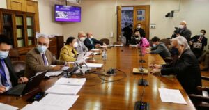 Comisión de Constitución analiza proyecto que establece el control de drogas entre los diputados