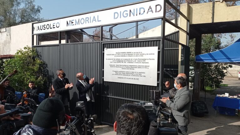 Inauguran Mausoleo Memorial Dignidad para personas en situación de calle en Cementerio General