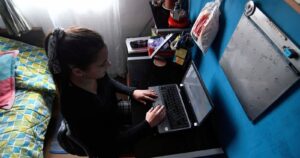 Dirección del Trabajo permite el teletrabajo para los padres durante las vacaciones de invierno extendidas