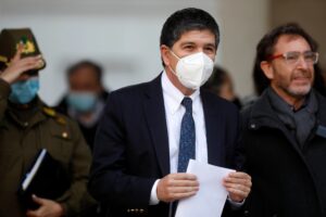 Abogado desvinculado por quedarse dormido acusa 