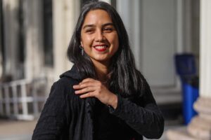 Convencional Elisa Giustinianovich afirma que es más relevante invitar a Gabriel Boric que a los ex presidentes